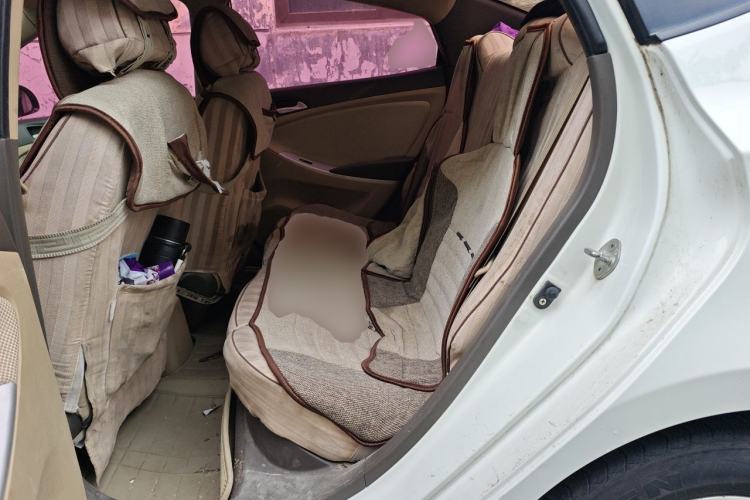 Used Hyundai Verna (older generation) 2010 Sedan 1.4L Manual Comfort GS Left Rear Seat