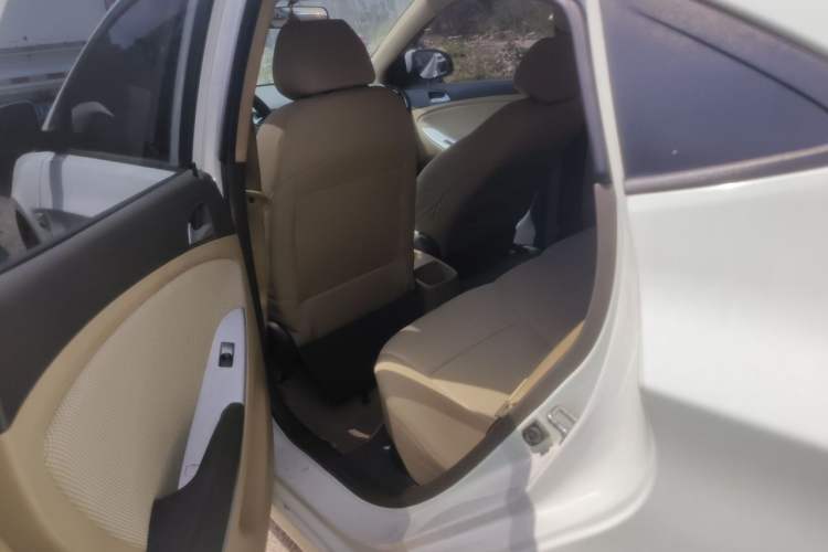 Used Hyundai Verna (older generation) 2010 Sedan 1.4L Manual Comfort GS Left Rear Seat