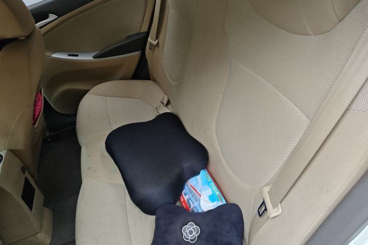 Used Hyundai Verna (older generation) 2010 Sedan 1.4L Manual Comfort GS Left Rear Seat