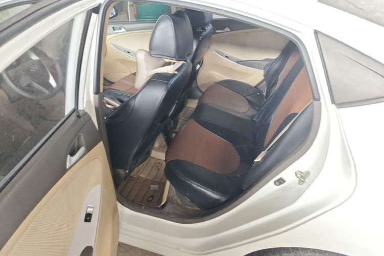 Used Hyundai Verna (older generation) 2010 Sedan 1.4L Automatic Comfort Model GS Left Rear Seat