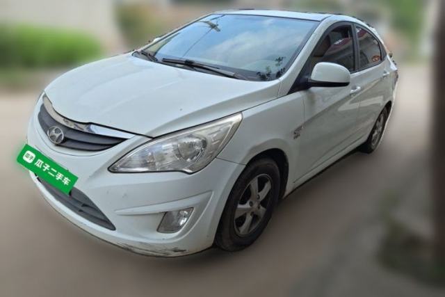 Hyundai Verna (older generation) 2010 Sedan 1.4L Automatic Fashionable GT Model d’occasion