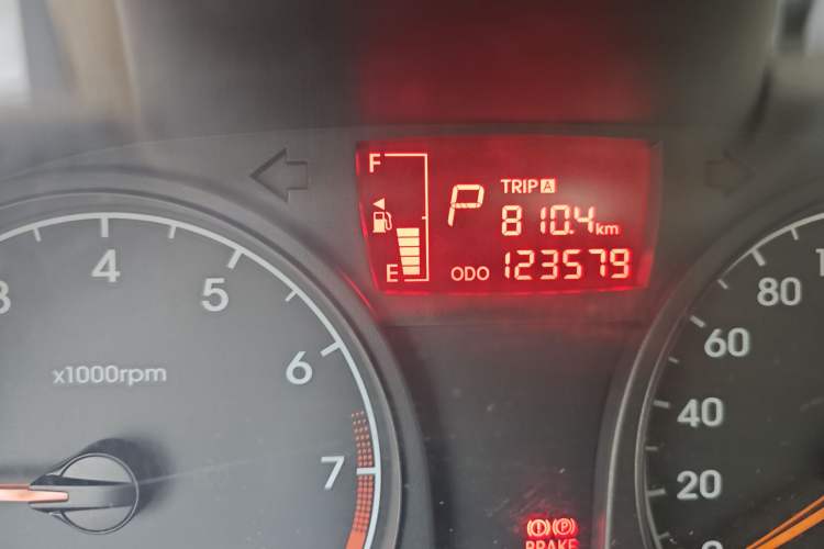 Used Hyundai Verna (older generation) 2010 Sedan 1.4L Automatic Comfort Model GS Odometer Close Up