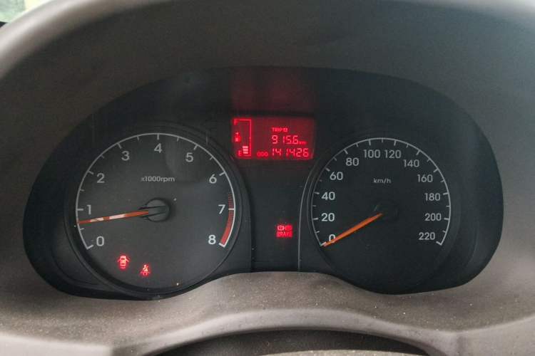 Used Hyundai Verna (older generation) 2010 Sedan 1.4L Manual Comfort GS Odometer Close Up