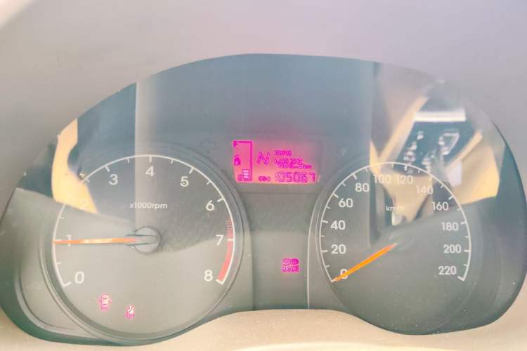 Used Hyundai Verna (older generation) 2010 Sedan 1.4L Automatic Comfort Model GS Odometer Close Up