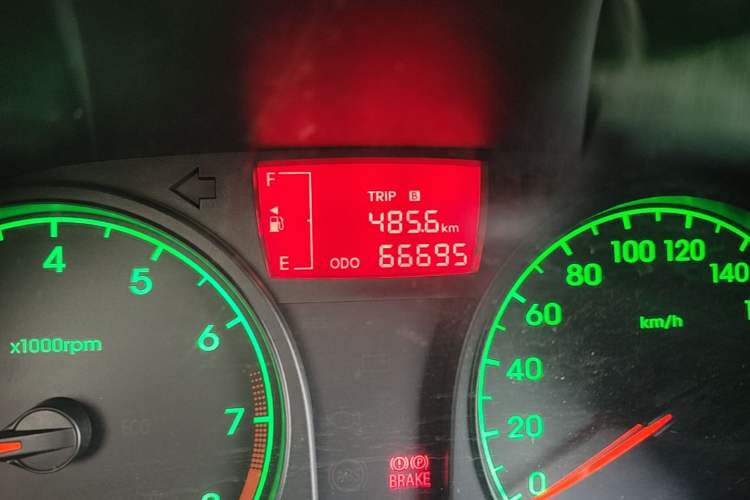 Used Hyundai Verna (older generation) 2010 Sedan 1.4L Manual Comfort GS Odometer Close Up