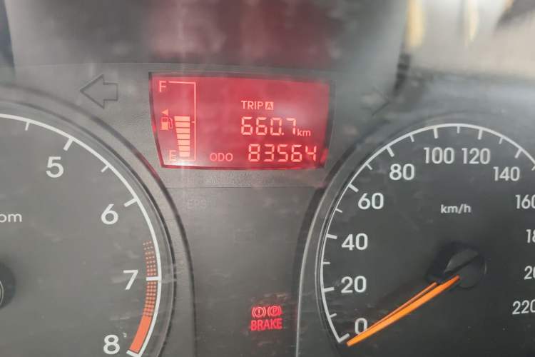 Used Hyundai Verna (older generation) 2010 Sedan 1.4L Manual Comfort GS Odometer Close Up