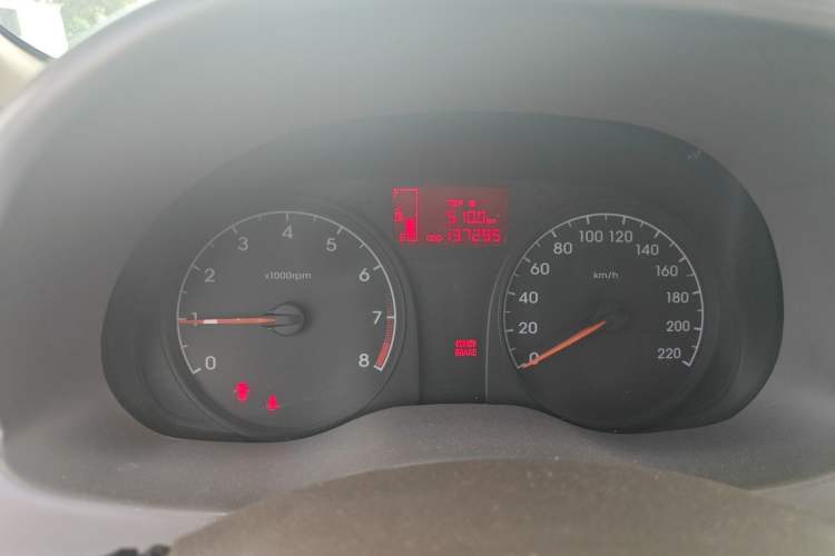 Used Hyundai Verna (older generation) 2010 Sedan 1.4L Manual BLUE Model Odometer Close Up