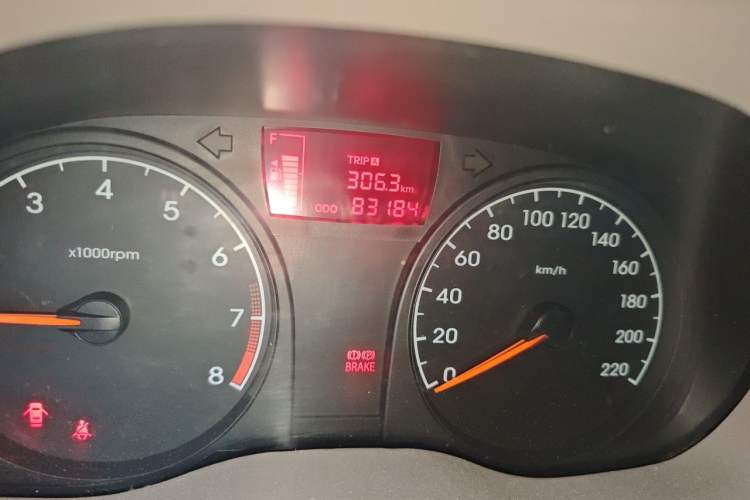 Used Hyundai Verna (older generation) 2010 Sedan 1.4L Manual Standard GL Model Odometer Close Up