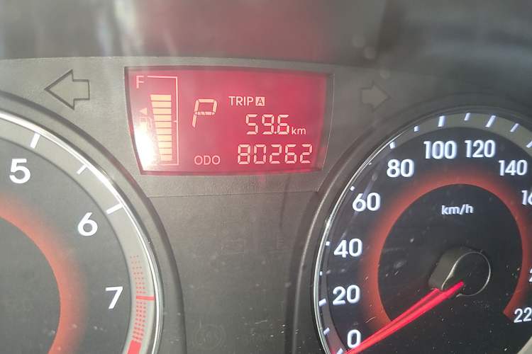 Used Hyundai Verna (older generation) 2010 Sedan 1.4L Automatic Fashionable GT Model Odometer Close Up