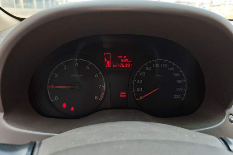 Used Hyundai Verna (older generation) 2010 Sedan 1.4L Manual Comfort GS Odometer Close Up