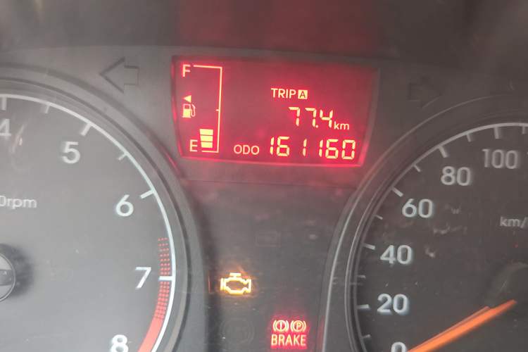 Used Hyundai Verna (older generation) 2010 Sedan 1.4L Manual Comfort GS Odometer Close Up