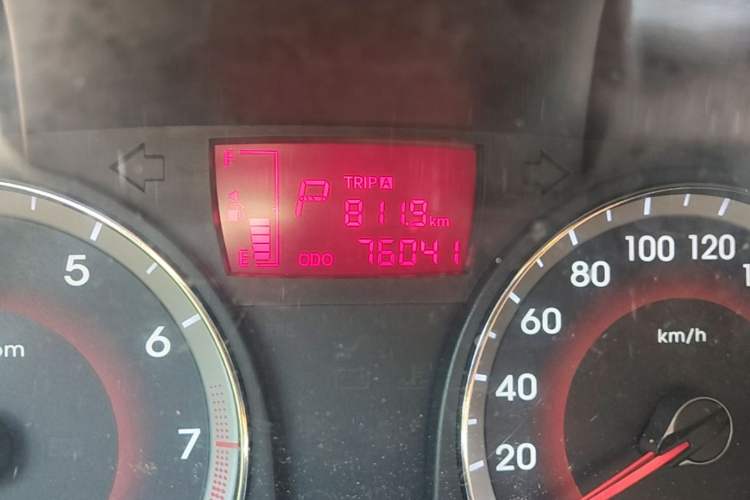 Used Hyundai Verna (older generation) 2010 Sedan 1.4L Automatic Fashionable GT Model Odometer Close Up