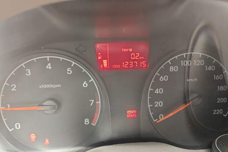 Used Hyundai Verna (older generation) 2010 Sedan 1.4L Manual Comfort GS Odometer Close Up