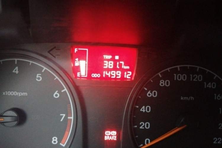 Used Hyundai Verna (older generation) 2010 Sedan 1.4L Manual Comfort GS Odometer Close Up
