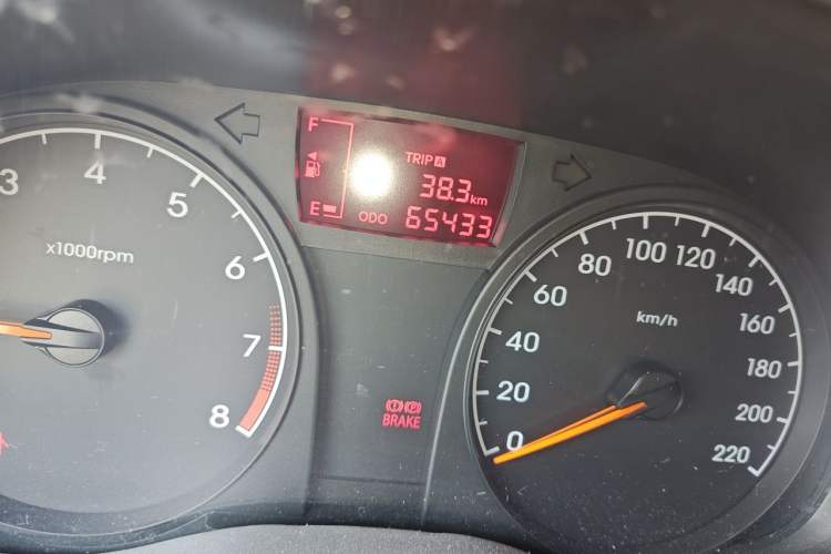 Used Hyundai Verna (older generation) 2010 Sedan 1.4L Manual Comfort GS Odometer Close Up