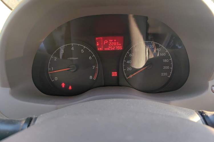 Used Hyundai Verna (older generation) 2010 Sedan 1.4L Automatic Comfort Model GS Odometer Close Up