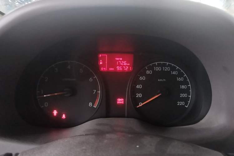 Used Hyundai Verna (older generation) 2010 Sedan 1.4L Manual Comfort GS Odometer Close Up