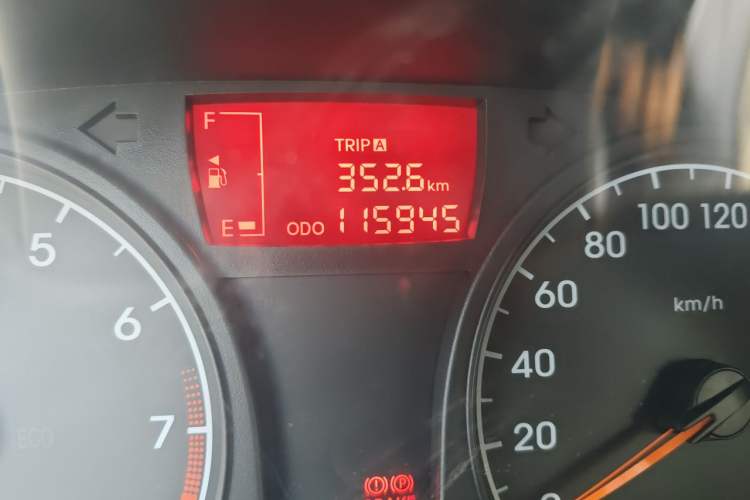 Used Hyundai Verna (older generation) 2010 Sedan 1.4L Manual Comfort GS Odometer Close Up