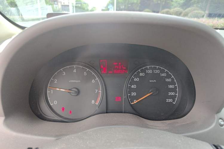 Used Hyundai Verna (older generation) 2010 Sedan 1.4L Manual Comfort GS Odometer Close Up