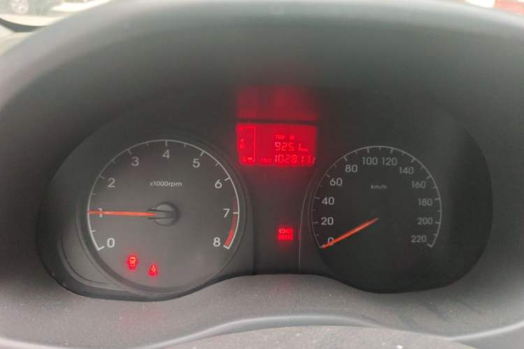 Used Hyundai Verna (older generation) 2010 Sedan 1.4L Manual Comfort GS Odometer Close Up