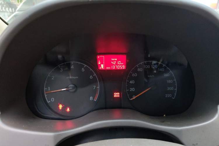 Used Hyundai Verna (older generation) 2010 Sedan 1.4L Manual Comfort GS Odometer Close Up