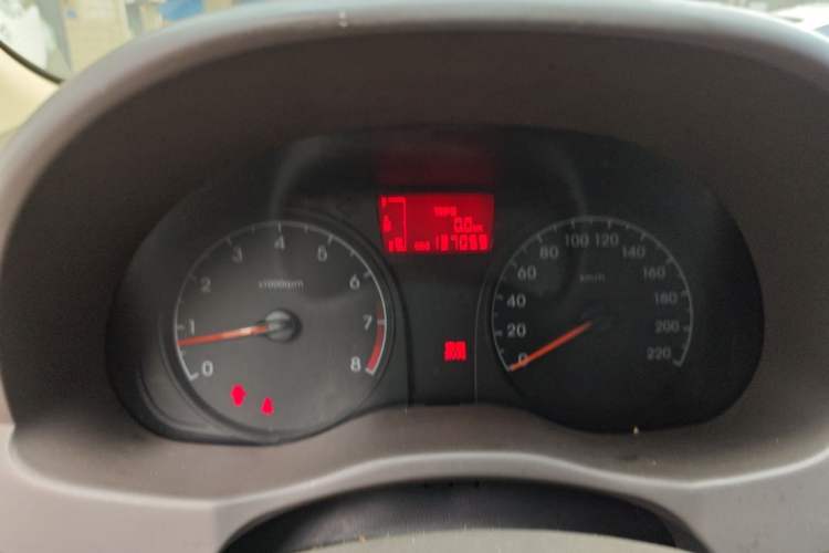 Used Hyundai Verna (older generation) 2010 Sedan 1.4L Manual Comfort GS Odometer Close Up