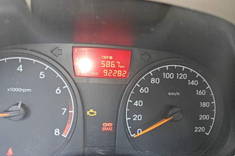 Used Hyundai Verna (older generation) 2010 Sedan 1.4L Manual Comfort GS Odometer Close Up