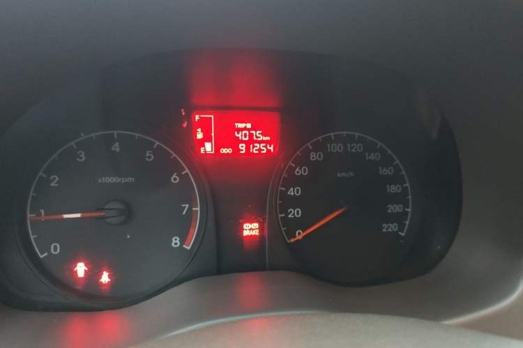 Used Hyundai Verna (older generation) 2010 Sedan 1.4L Manual Comfort GS Odometer Close Up