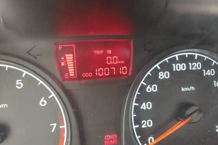Used Hyundai Verna (older generation) 2010 Sedan 1.4L Manual Comfort GS Odometer Close Up