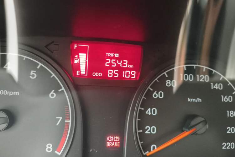 Used Hyundai Verna (older generation) 2010 Sedan 1.4L Manual Comfort GS Odometer Close Up