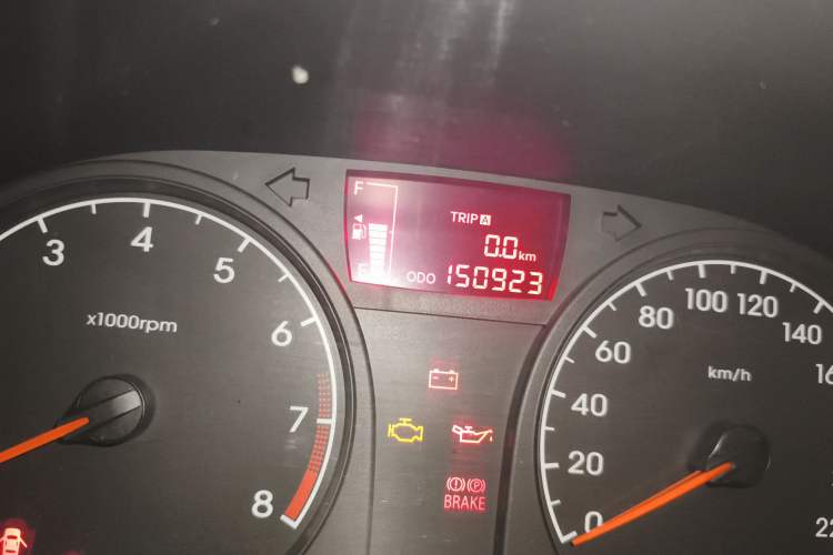 Used Hyundai Verna (older generation) 2010 Sedan 1.4L Manual Comfort GS Odometer Close Up