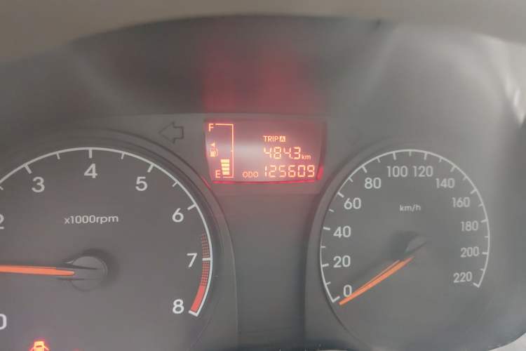 Used Hyundai Verna (older generation) 2010 Sedan 1.4L Manual Standard GL Model Odometer Close Up