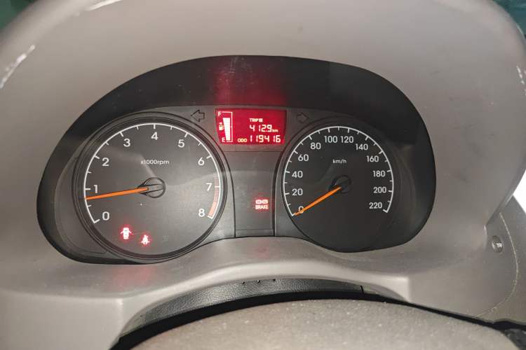 Used Hyundai Verna (older generation) 2010 Sedan 1.4L Manual Comfort GS Odometer Close Up