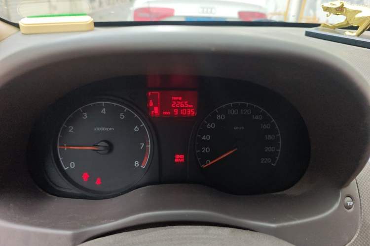 Used Hyundai Verna (older generation) 2010 Sedan 1.4L Manual Comfort GS Odometer Close Up