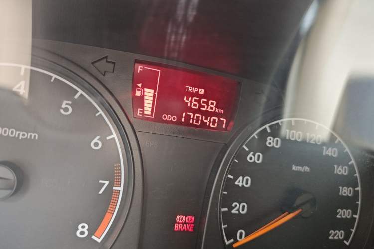 Used Hyundai Verna (older generation) 2010 Sedan 1.4L Manual Comfort GS Odometer Close Up