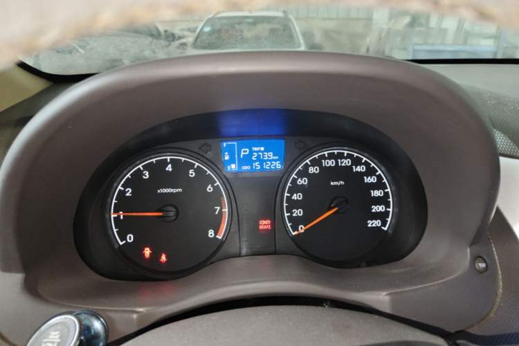 Used Hyundai Verna (older generation) 2010 Sedan 1.4L Automatic Comfort Model GS Odometer Close Up