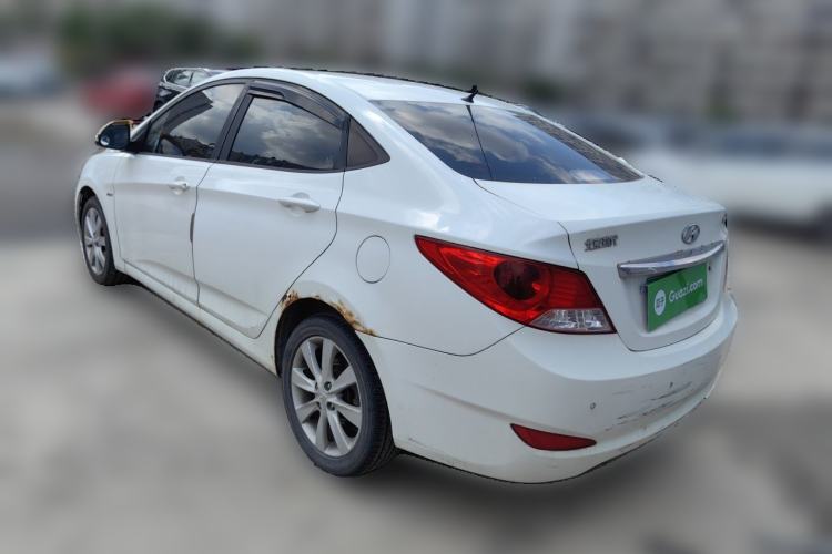 Used Hyundai Verna (older generation) 2010 Sedan 1.4L Automatic Luxury GLS Trim Rear Left 45 Deg