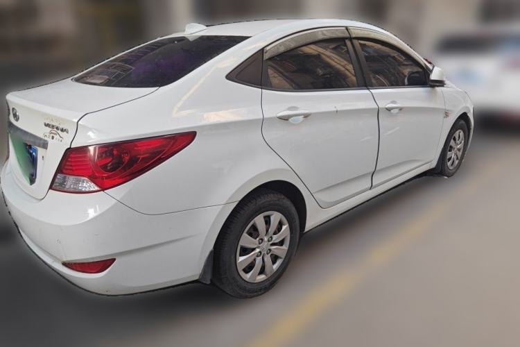 Used Hyundai Verna (older generation) 2010 Sedan 1.4L Manual Comfort GS Rear Right 45 Deg