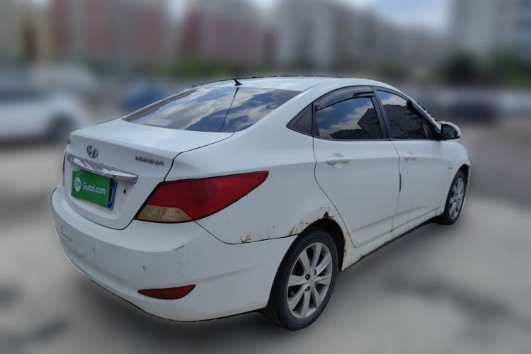 Used Hyundai Verna (older generation) 2010 Sedan 1.4L Automatic Luxury GLS Trim Rear Right 45 Deg