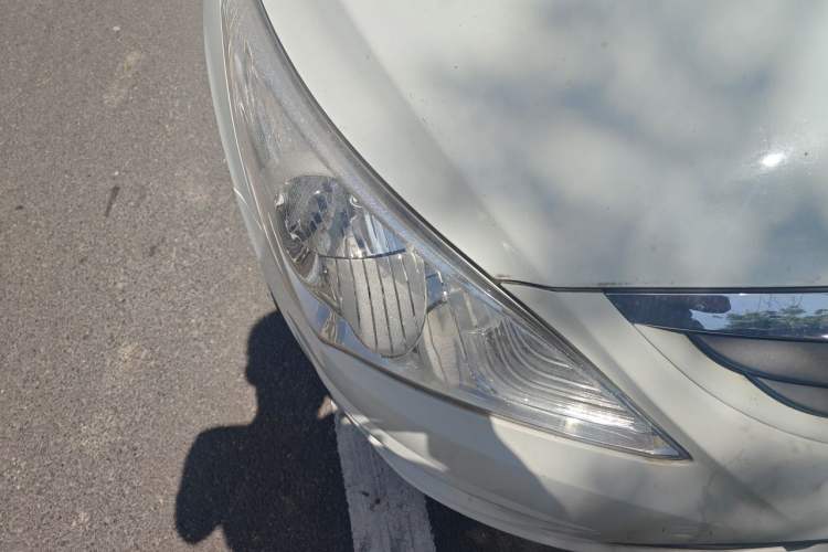 Used Hyundai Verna (older generation) 2010 Sedan 1.4L Manual Comfort GS Right Front Headlight