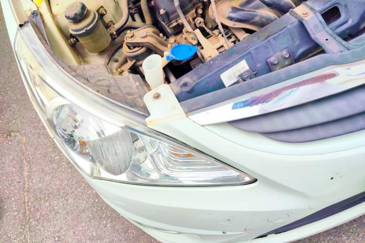 Used Hyundai Verna (older generation) 2010 Sedan 1.4L Automatic Comfort Model GS Right Front Headlight