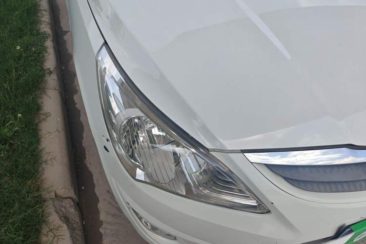 Used Hyundai Verna (older generation) 2010 Sedan 1.4L Manual BLUE Model Right Front Headlight