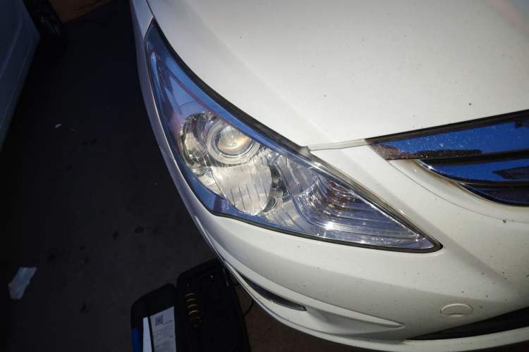 Used Hyundai Verna (older generation) 2010 Sedan 1.4L Automatic Comfort Model GS Right Front Headlight