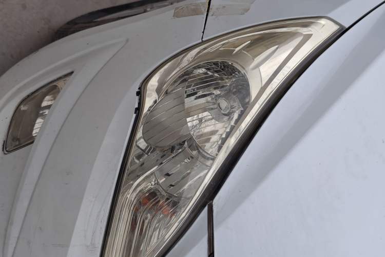 Used Hyundai Verna (older generation) 2010 Sedan 1.4L Manual Comfort GS Right Front Headlight