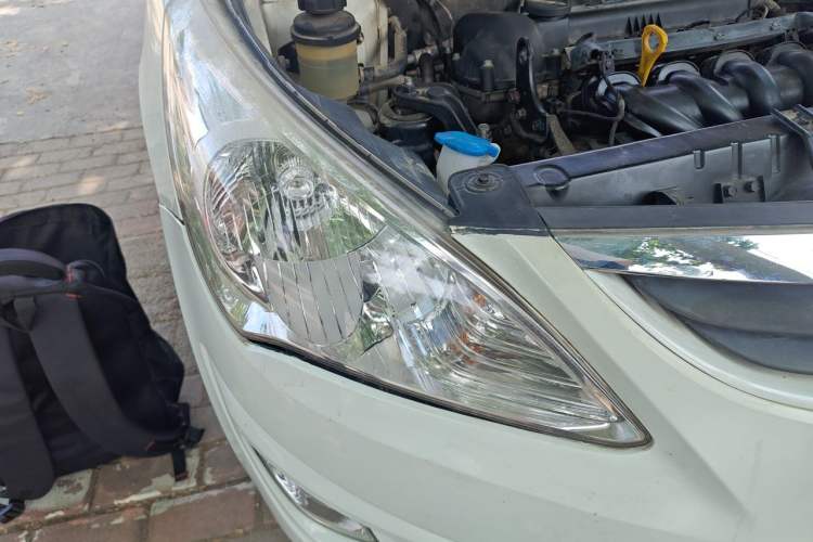 Used Hyundai Verna (older generation) 2010 Sedan 1.4L Manual Comfort GS Right Front Headlight