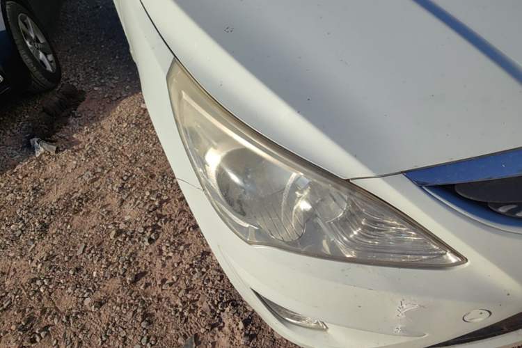 Used Hyundai Verna (older generation) 2010 Sedan 1.4L Automatic Comfort Model GS Right Front Headlight