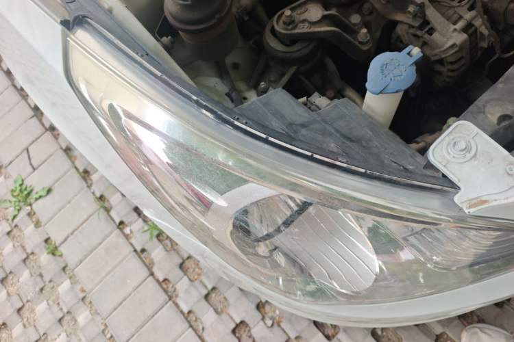 Used Hyundai Verna (older generation) 2010 Sedan 1.4L Manual Comfort GS Right Front Headlight