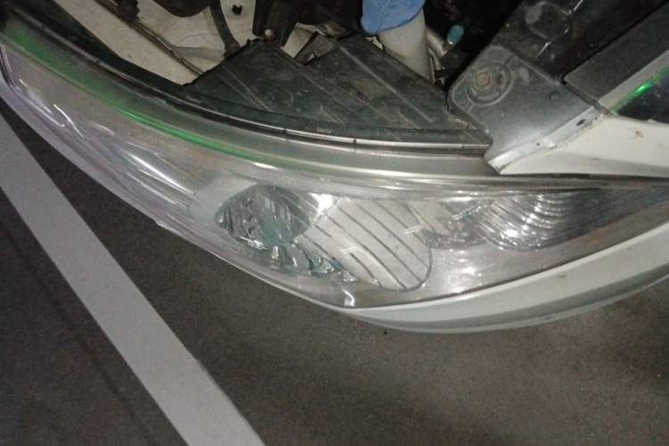Used Hyundai Verna (older generation) 2010 Sedan 1.4L Automatic Comfort Model GS Right Front Headlight