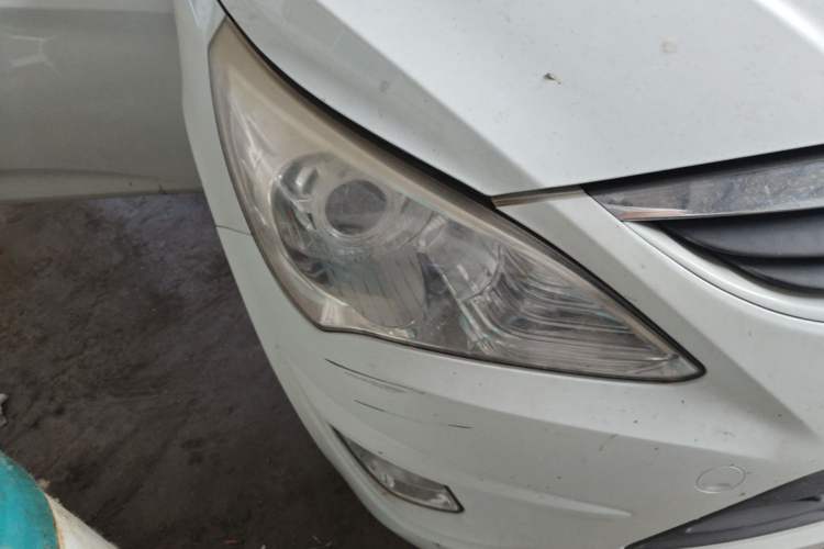 Used Hyundai Verna (older generation) 2010 Sedan 1.4L Automatic Comfort Model GS Right Front Headlight