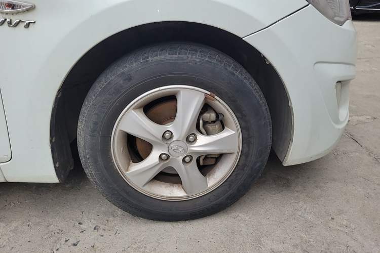 Used Hyundai Verna (older generation) 2010 Sedan 1.4L Automatic Fashionable GT Model Right Front Wheel Hub